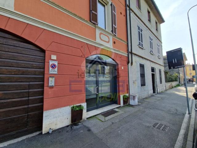 Locale Commerciale in affitto a Borgo Loreto, Cremona