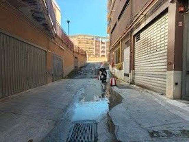Locale Commerciale in affitto a VIII Circoscrizione, Palermo