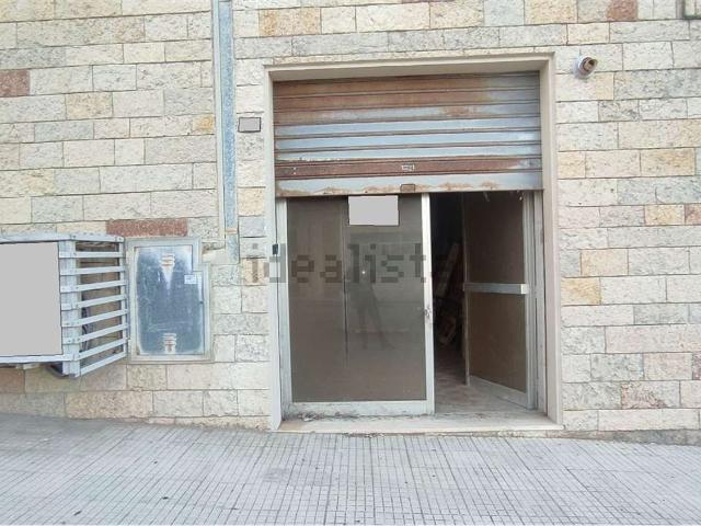 Locale Commerciale in affitto a Marche, Ancona