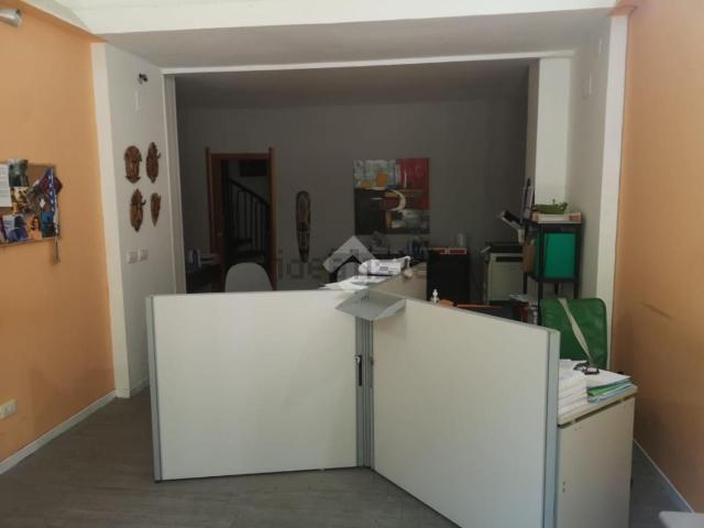 Locale Commerciale in affitto a Puglia, Foggia