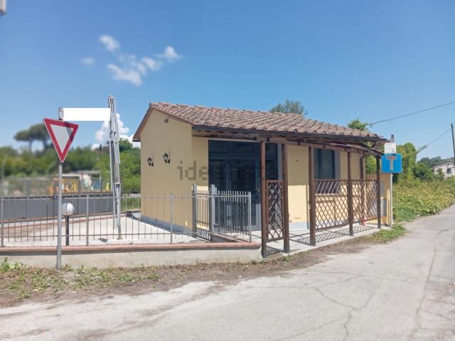 Locale Commerciale in affitto a Unione dei Comuni Circondario dell'Empolese Valdelsa, Castelfiorentino
