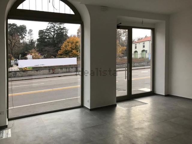 Locale Commerciale in affitto a Biumo Superiore, Varese