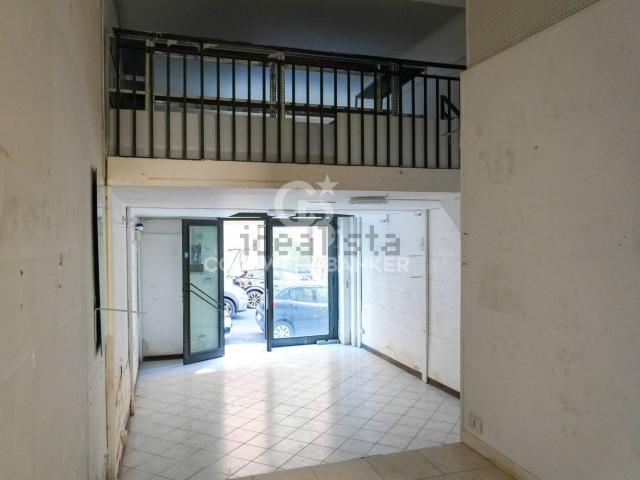 Locale Commerciale in affitto a Acireale, Sicilia