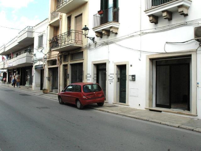 Locale Commerciale in affitto a Puglia, Taranto