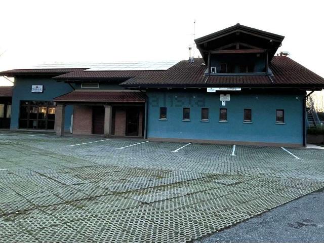 Locale Commerciale in affitto a Piemonte, Novara