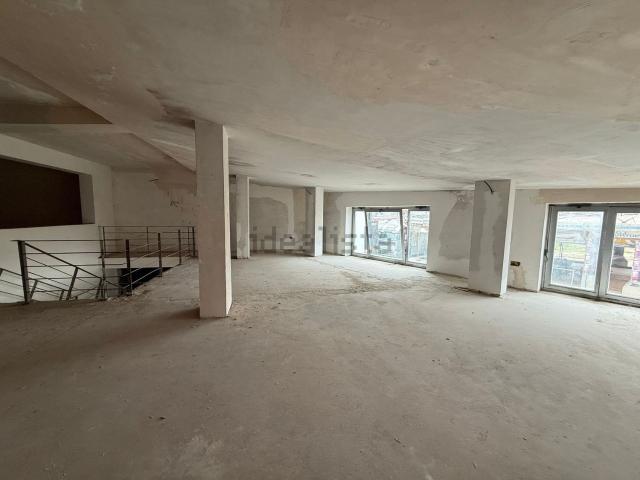 Locale Commerciale in affitto a San Prisco, Campania