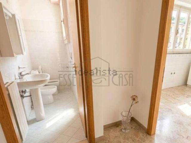 Locale Commerciale in affitto a Camaiore, Toscana