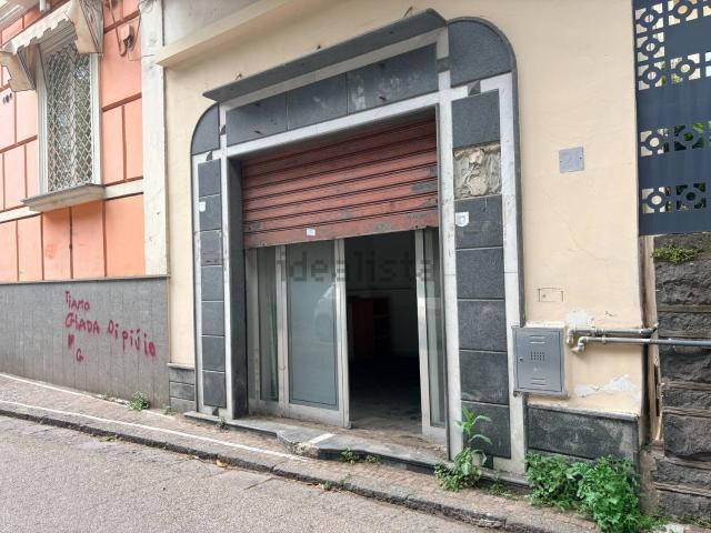 Locale Commerciale in affitto a Borgo San Lorenzo, Aversa