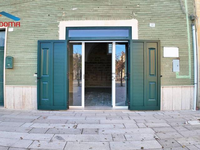 Locale Commerciale in affitto a Puglia, Lecce