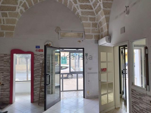 Locale Commerciale in affitto a Puglia, Lecce