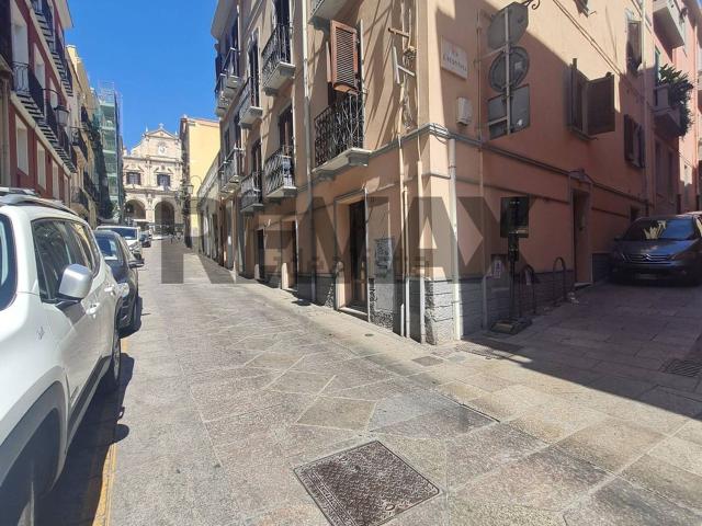 Locale Commerciale in affitto a Stampaxi/Stampace, Cagliari