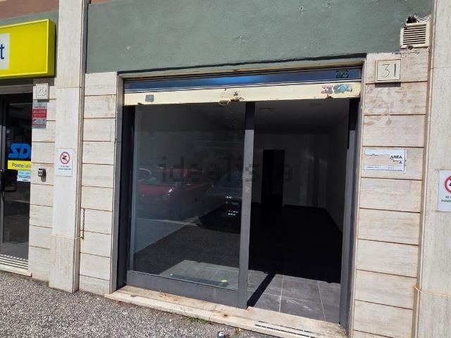 Locale Commerciale in affitto a Municipio Roma VIII, Roma Capitale