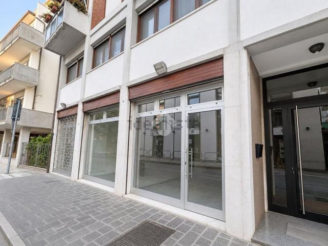 Locale Commerciale in affitto a Mestre-Carpenedo, Venezia
