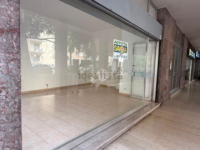 Locale Commerciale in affitto a Borgo Aquileia, Reana Del Roiale