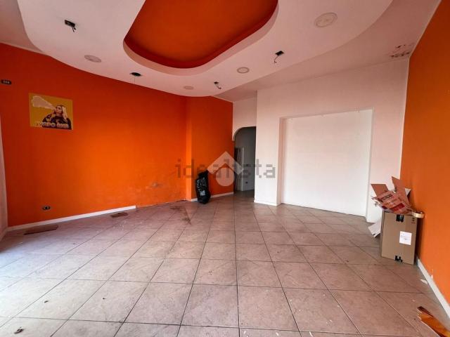 Locale Commerciale in affitto a Botteghelle, Campania