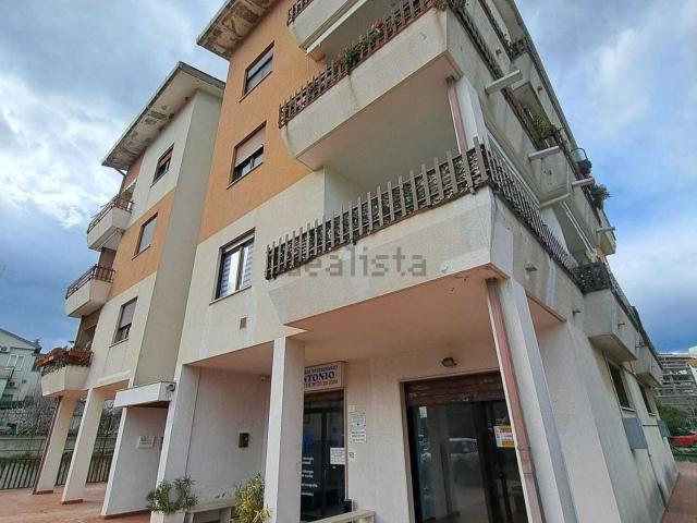 Locale Commerciale in affitto a Sant'Antonio, Lanciano