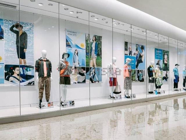 Locale Commerciale in affitto a Sud, Brenzone