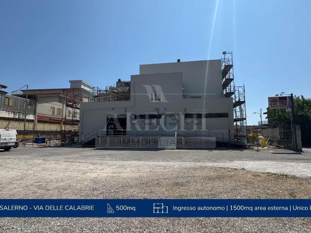 Locale Commerciale in affitto a Salerno, Campania