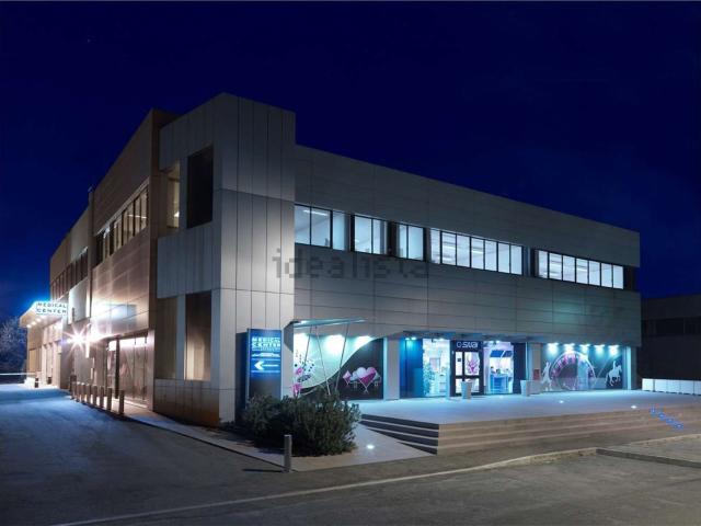 Locale Commerciale in affitto a Cavazzoli, Re