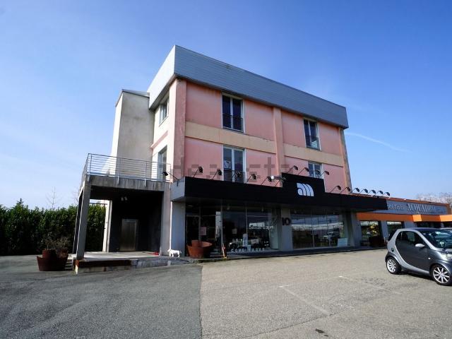 Locale Commerciale in affitto a Piemonte, Biella