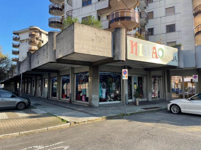Locale Commerciale in affitto a Piemonte, Alessandria