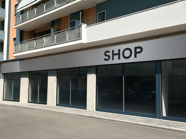 Locale Commerciale in affitto a Pescara, Abruzzo