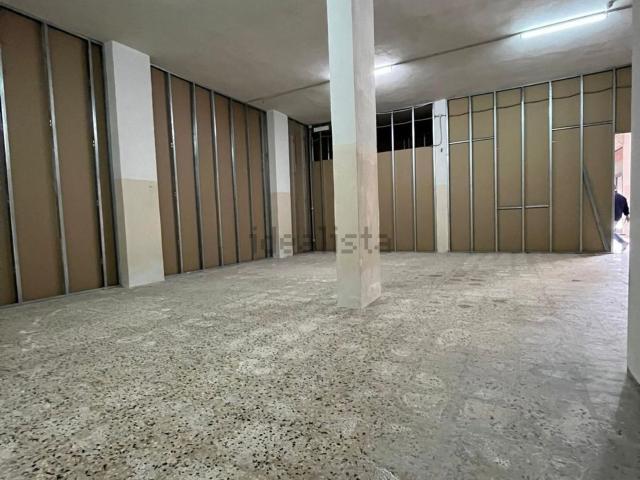 Locale Commerciale in affitto a Calabria, Vibo Valentia