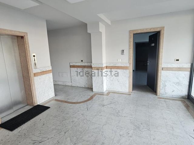 Locale Commerciale in affitto a Sud, Brenzone