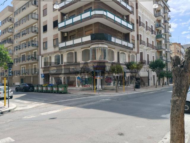 Locale Commerciale in affitto a Puglia, Taranto