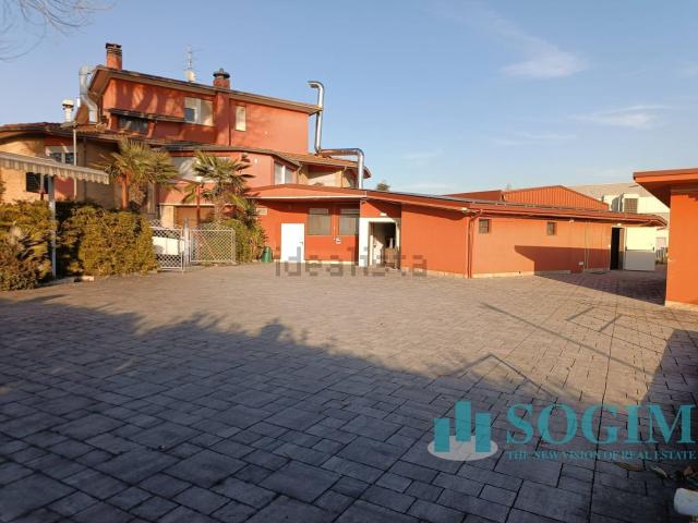 Locale Commerciale in affitto a Caccivio, Lurate Caccivio