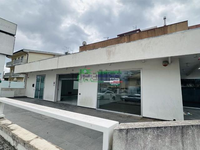 Locale Commerciale in affitto a Ragusa, Pianetti