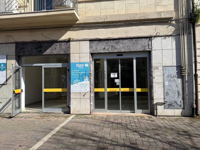 Locale Commerciale in affitto a Rancitelli, Pescara