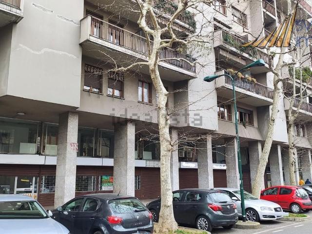 Locale Commerciale in affitto a Zona Omogenea Milano Nord, Sesto San Giovanni