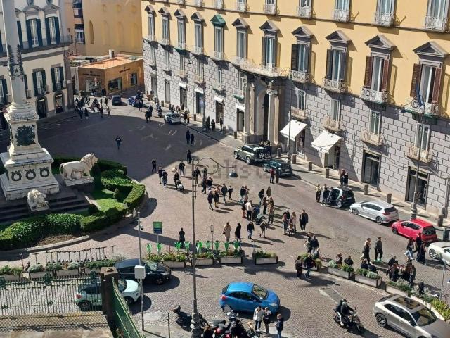 Locale Commerciale in affitto a Municipalità 1, Campania