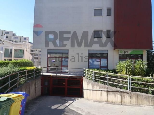 Locale Commerciale in affitto a Piazza Guglielmo Marconi Ex Mercato Ortofrutticolo, Matera