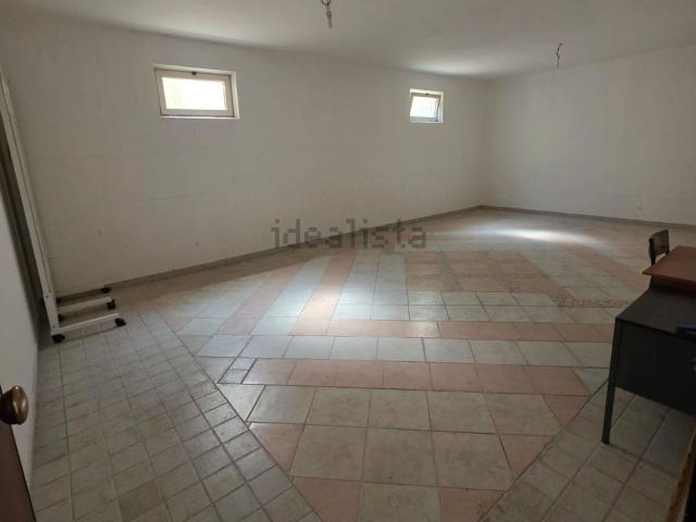 Locale Commerciale in affitto a San Geronzio, Marche