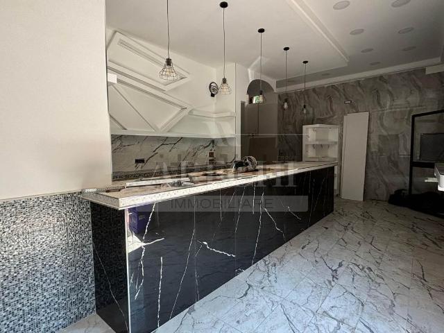 Locale Commerciale in affitto a Mercatello, Salerno