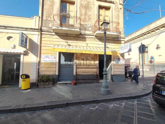 Locale Commerciale in affitto a Belpasso, Sicilia