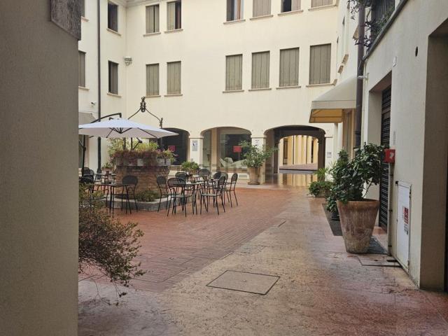 Locale Commerciale in affitto a Campigo, Castelfranco Veneto