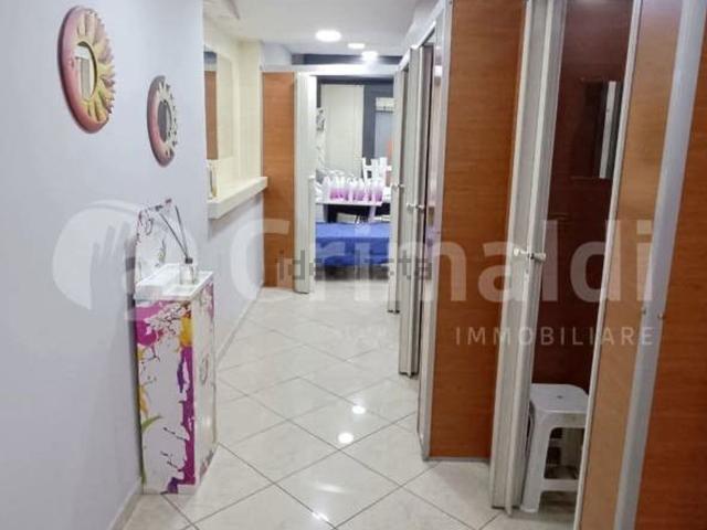 Locale Commerciale in affitto a Pomigliano D'arco, Campania