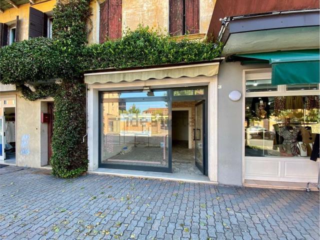 Locale Commerciale in affitto a Favaro Veneto, Venezia