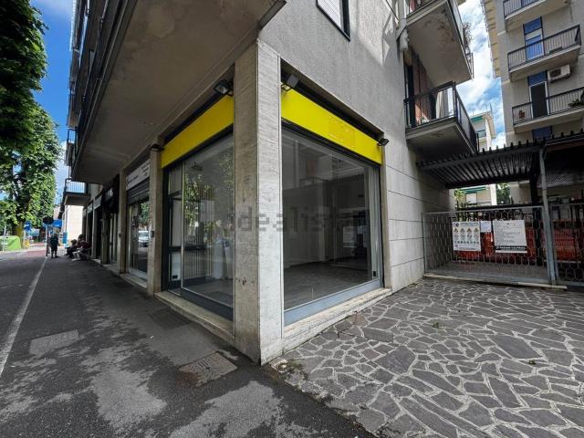 Locale Commerciale in affitto a Revellino, Lodi