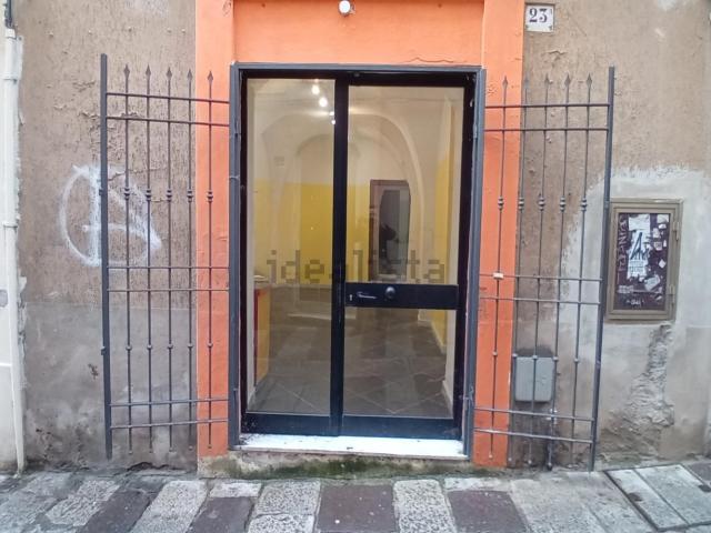 Locale Commerciale in affitto a Cappuccini, Cala Di Volpe
