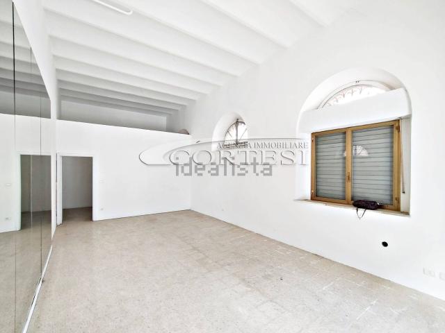 Locale Commerciale in affitto a Umbertide, Perugia