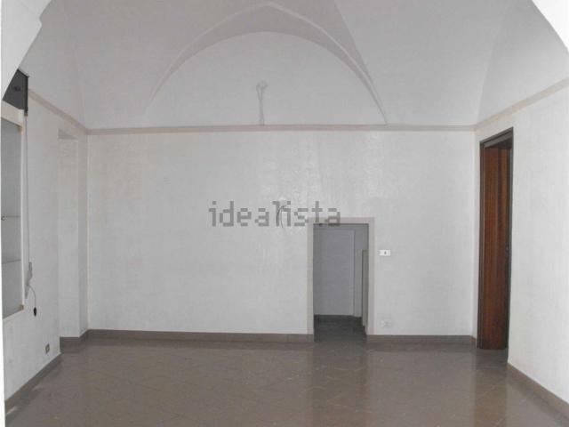 Locale Commerciale in affitto a Puglia, Taranto