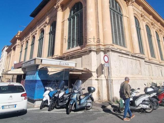 Locale Commerciale in affitto a Livorno, Toscana