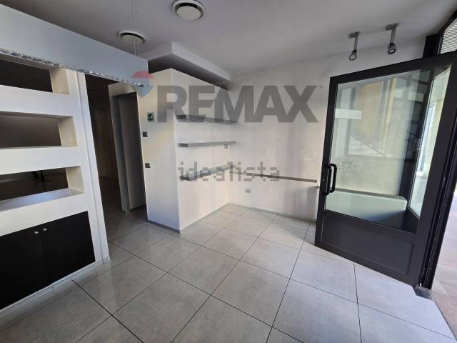 Locale Commerciale in affitto a Trescore Balneario, Lombardia