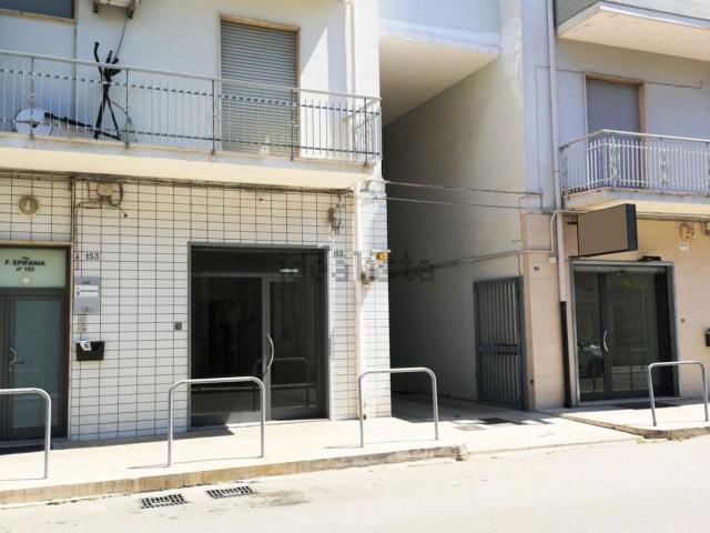 Locale Commerciale in affitto a Puglia, Bari