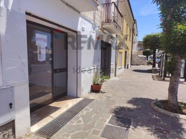 Locale Commerciale in affitto a Merola, Minturno