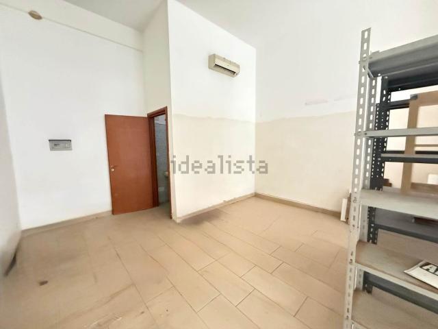 Locale Commerciale in affitto a Acradina, Siracusa